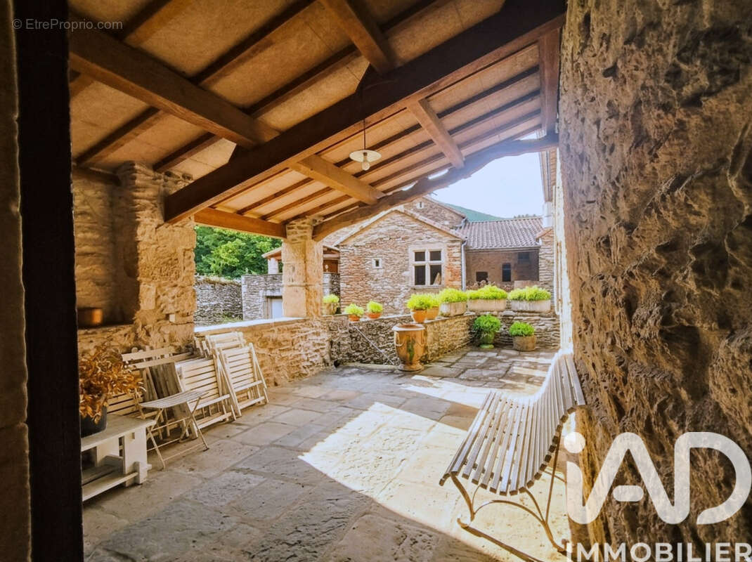 Maison 280 m² à Gravieres  - photo 6