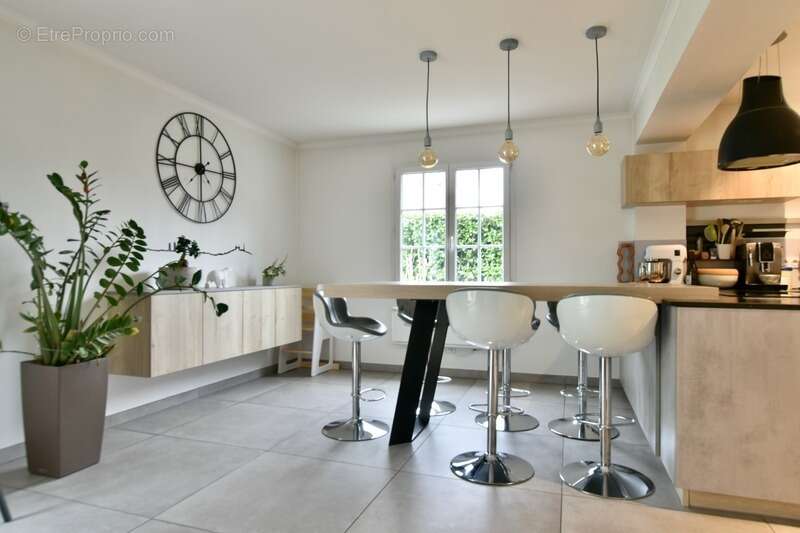 Maison à PERS-JUSSY