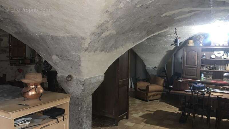 Maison de village à rénover – Plein centre – 80 m² au sol / 57 m² Carrez – Jardinet + Cave - photo 7