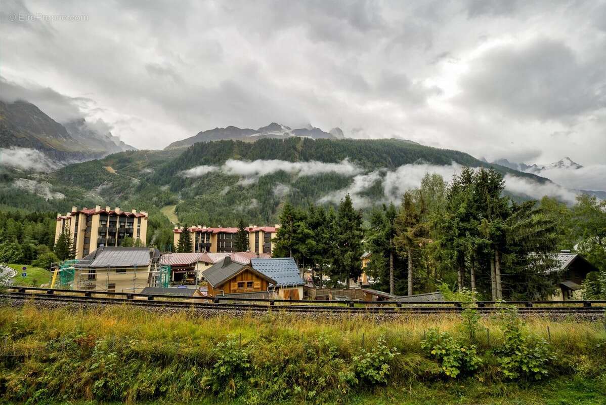 CHAMONIX - Grand chalet avec 9 chambres et beaucoup de potentiel - photo 25