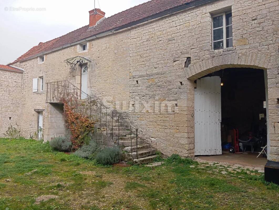 Maison à AISY-SUR-ARMANCON