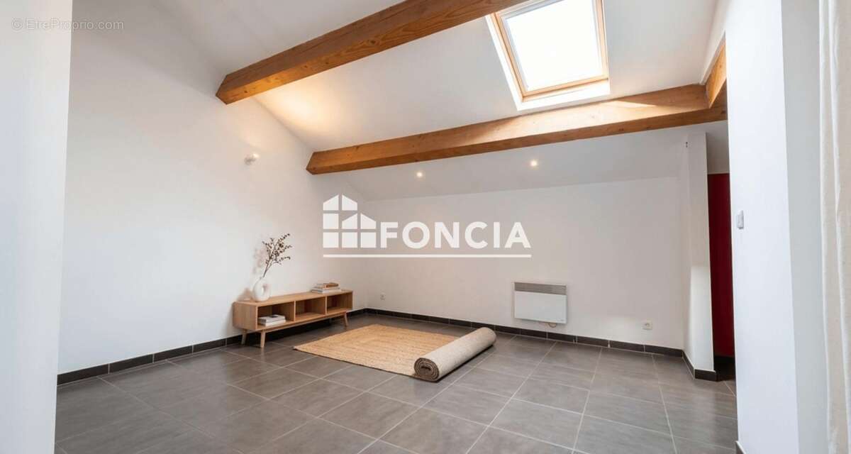 Appartement à MARSEILLE-3E
