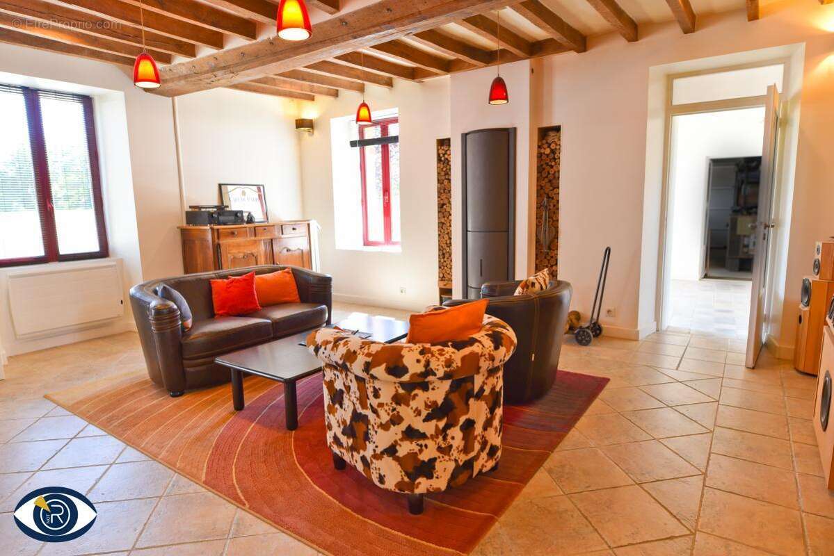 Maison à MONTIGNE-LE-BRILLANT