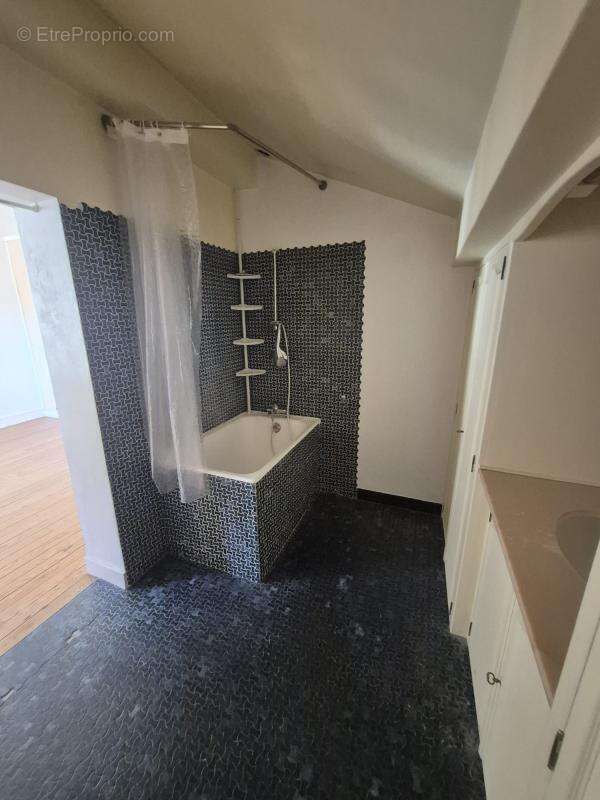 Maison à MONTREAL-LA-CLUSE