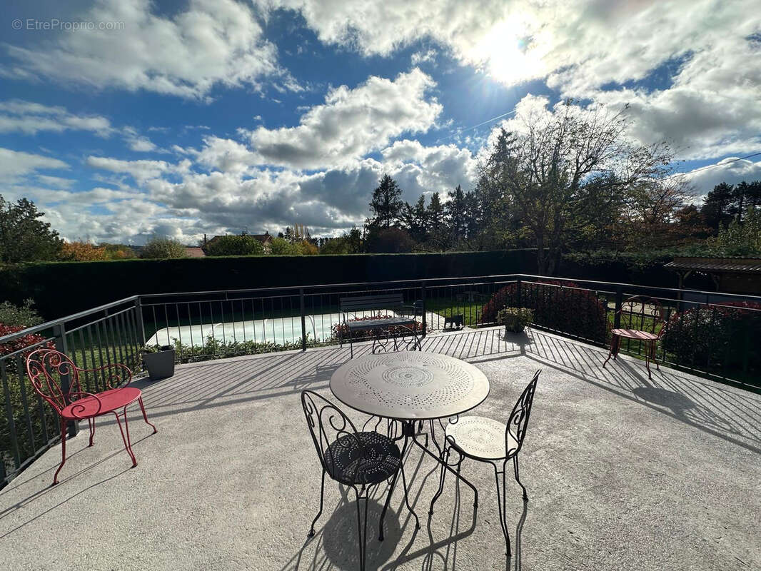 Maison à COMMELLE-VERNAY