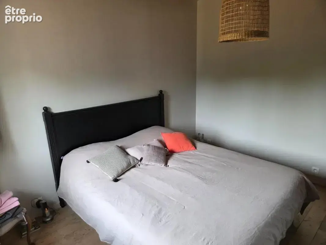 Maison de charme de 100 M2, 5 pièces 3 chambres avec une piscine et annexe sur un terrain de 4700 M2 à BONNEVILLE LA LOUVET (14) - photo 18