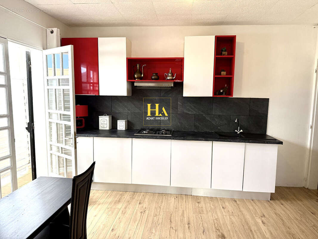 Maison Trois Mares, dépendance, 250 m2 - photo 10