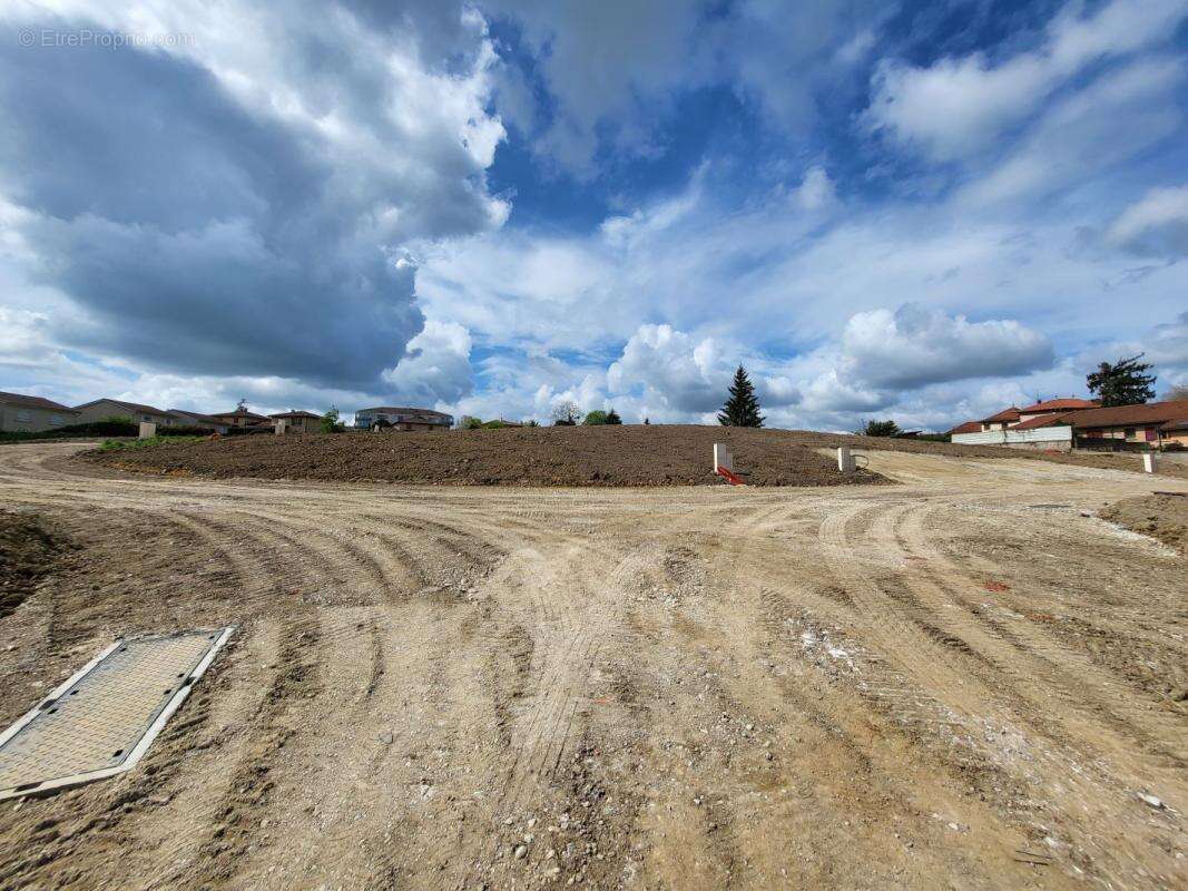 Terrain 370 m² à Chalamont  - photo 2