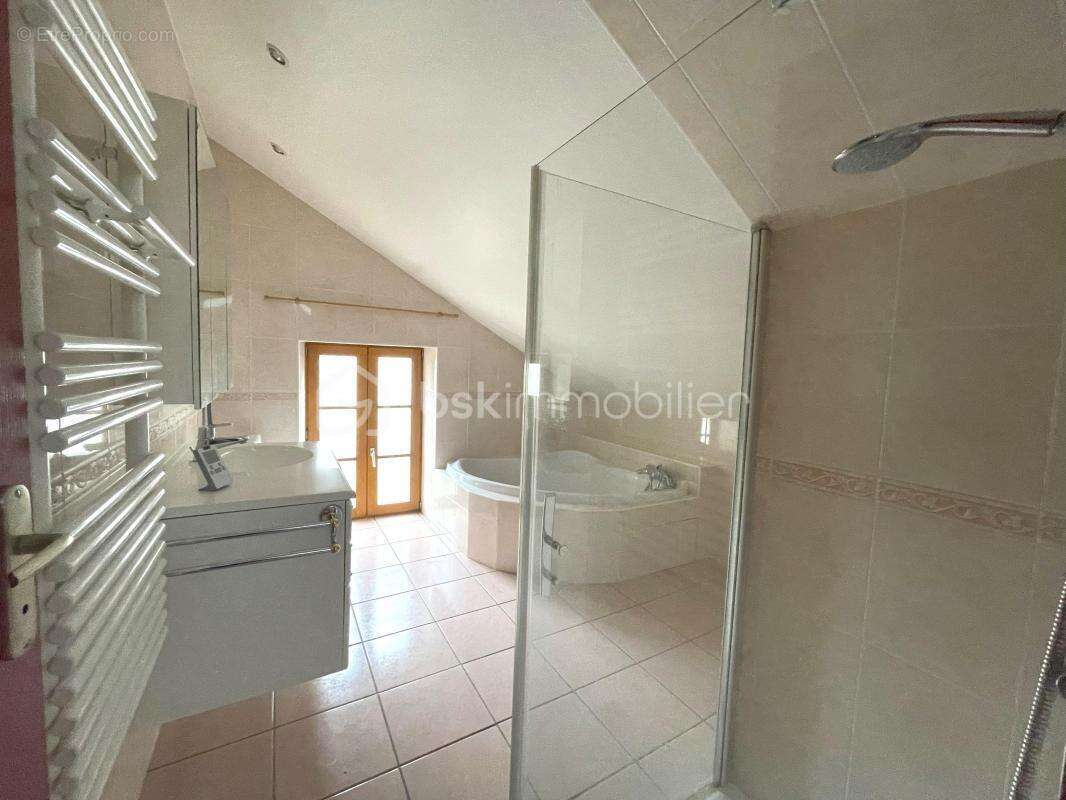 Maison à CANDE-SUR-BEUVRON