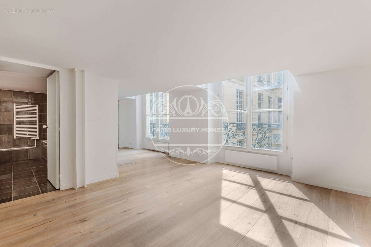 Appartement à PARIS-1E