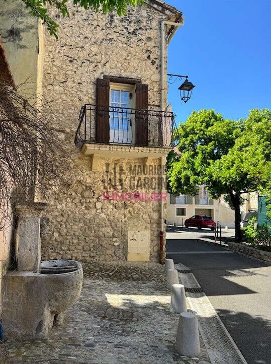 Maison à PERNES-LES-FONTAINES