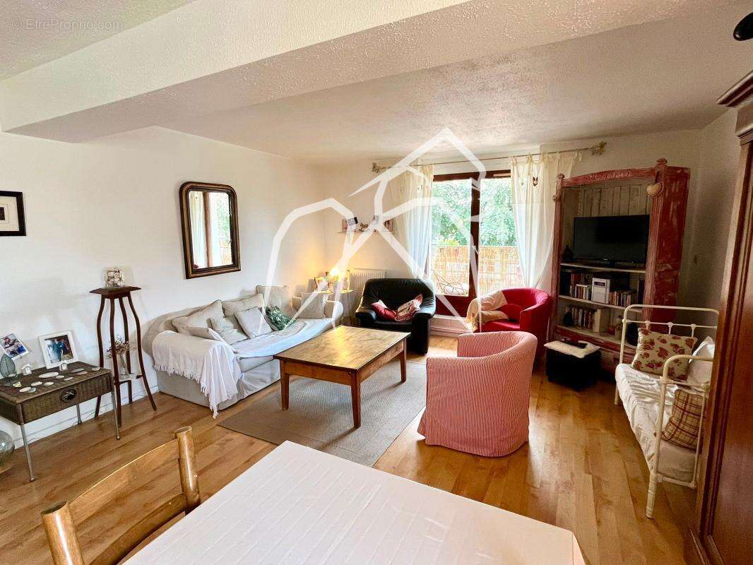 Appartement duplex  4 pièces  115 m²  En rez-de-jardin avec place de stationnement  Secteur Ernest Renan  76800 St Etienne du Ro - photo 3