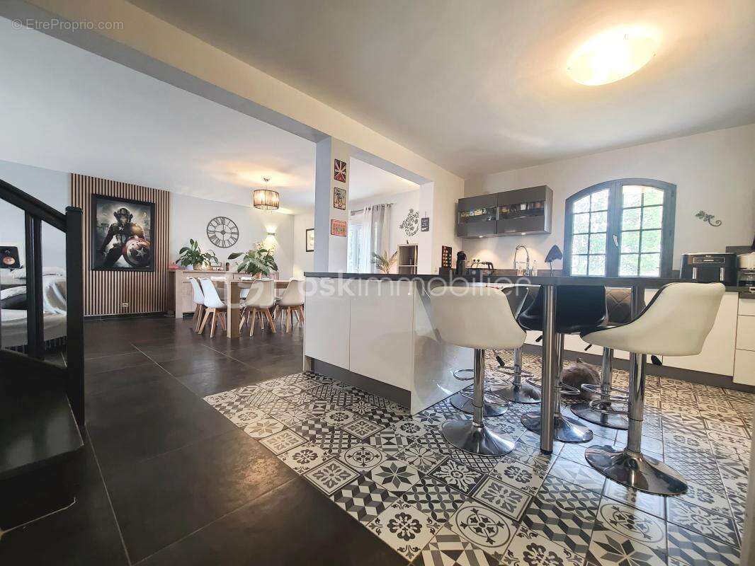 Maison à EVRY-GREGY-SUR-YERRE