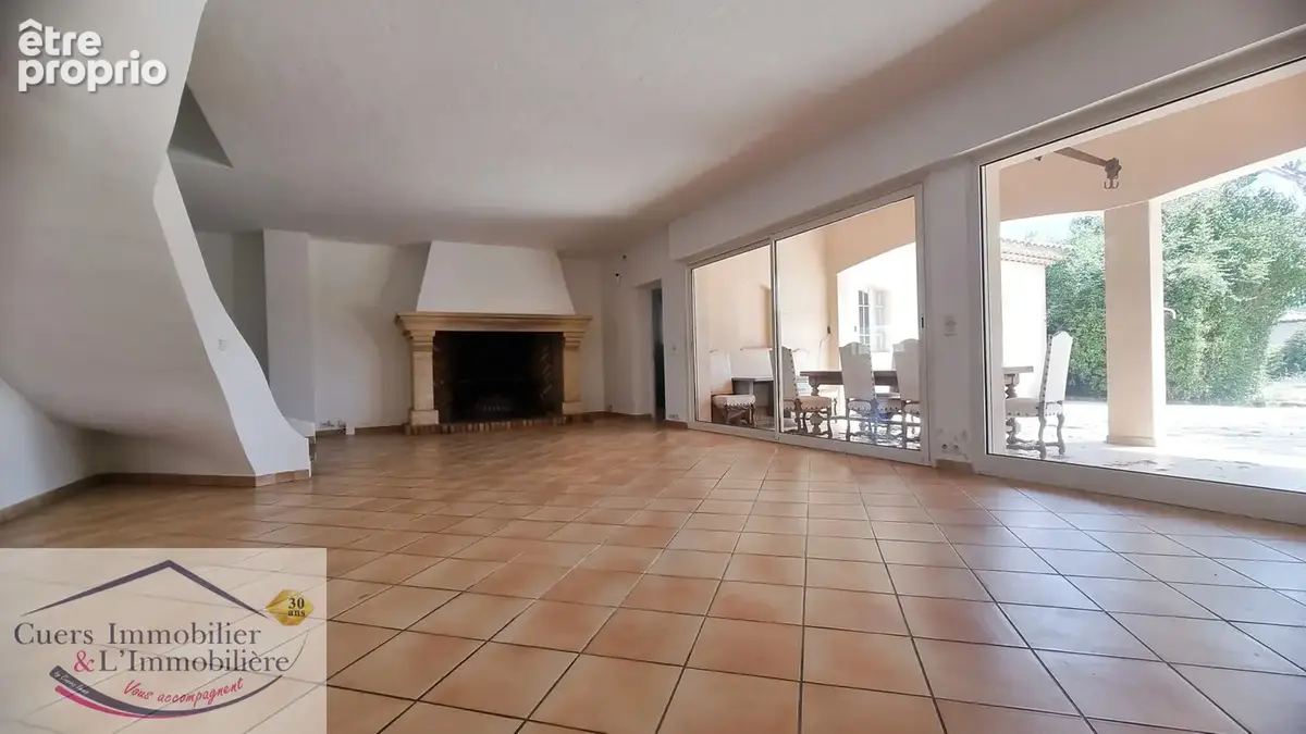 La crau, propriete  avec 2 logements developpant 337m2 habitables, avec piscine - photo 6
