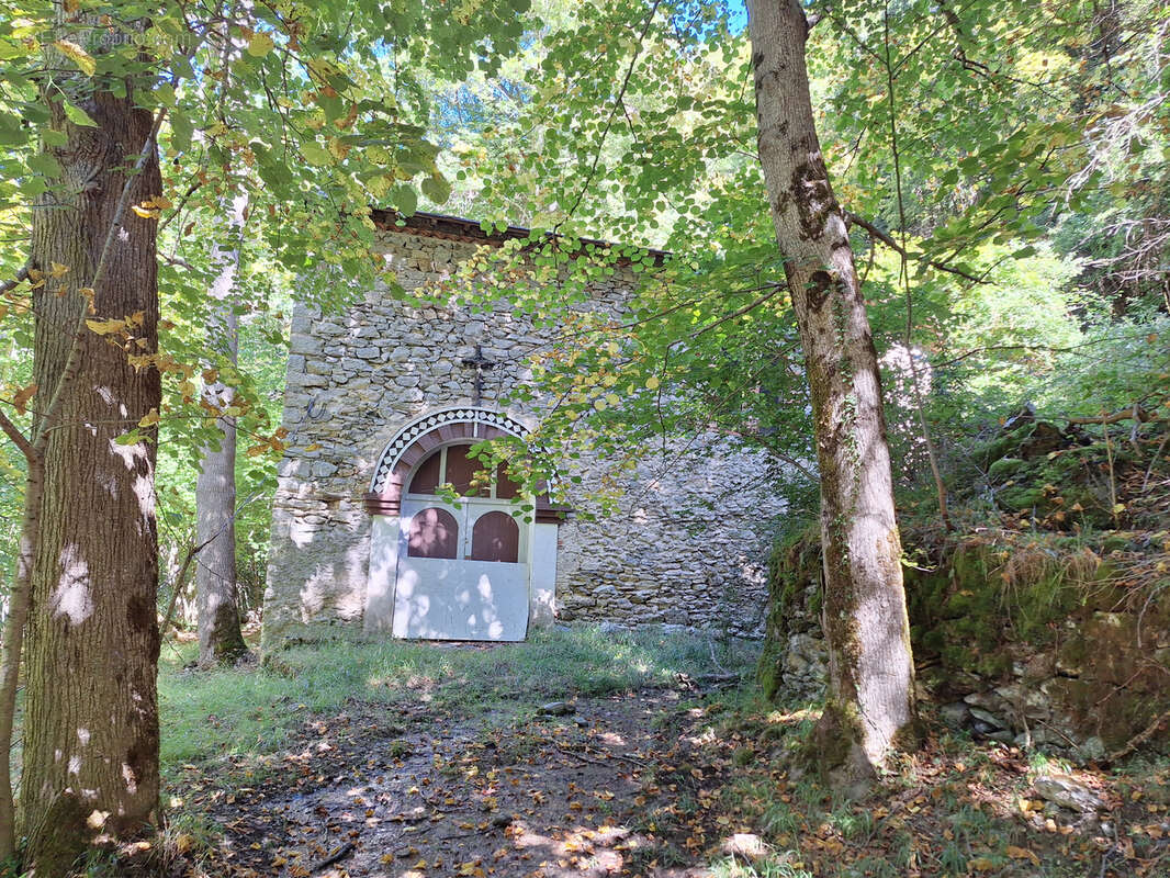 Terrain à ESCOULOUBRE