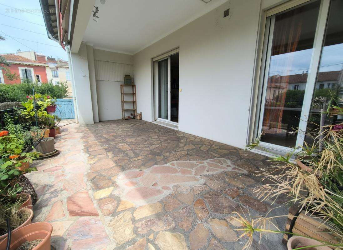 Appartement à LE CANNET