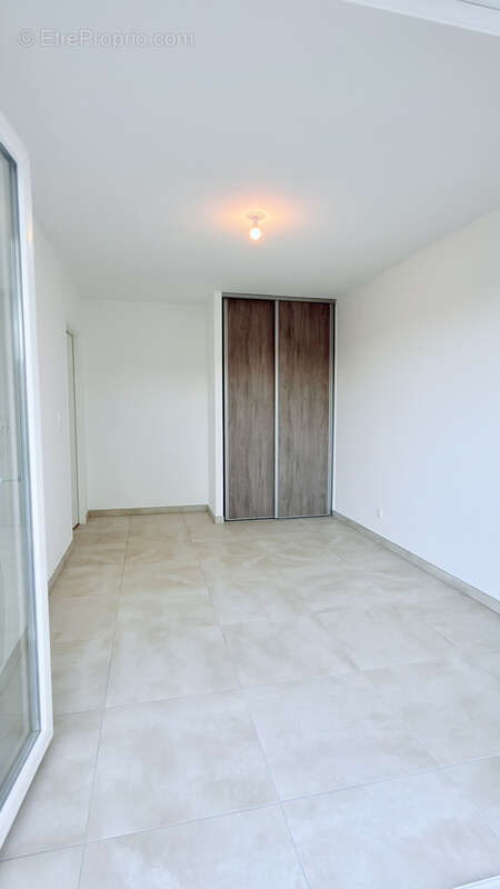 Appartement à VIC-LA-GARDIOLE
