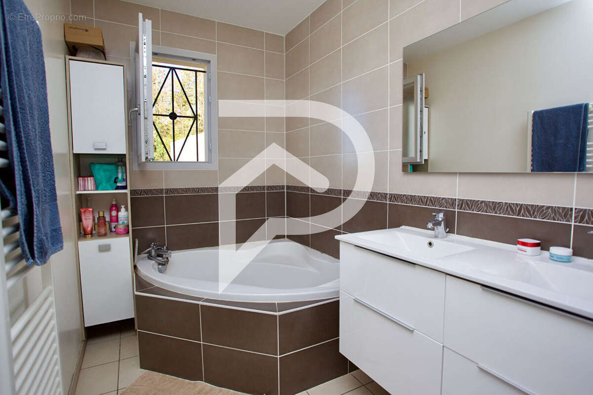 Maison à POUILLY-LE-MONIAL