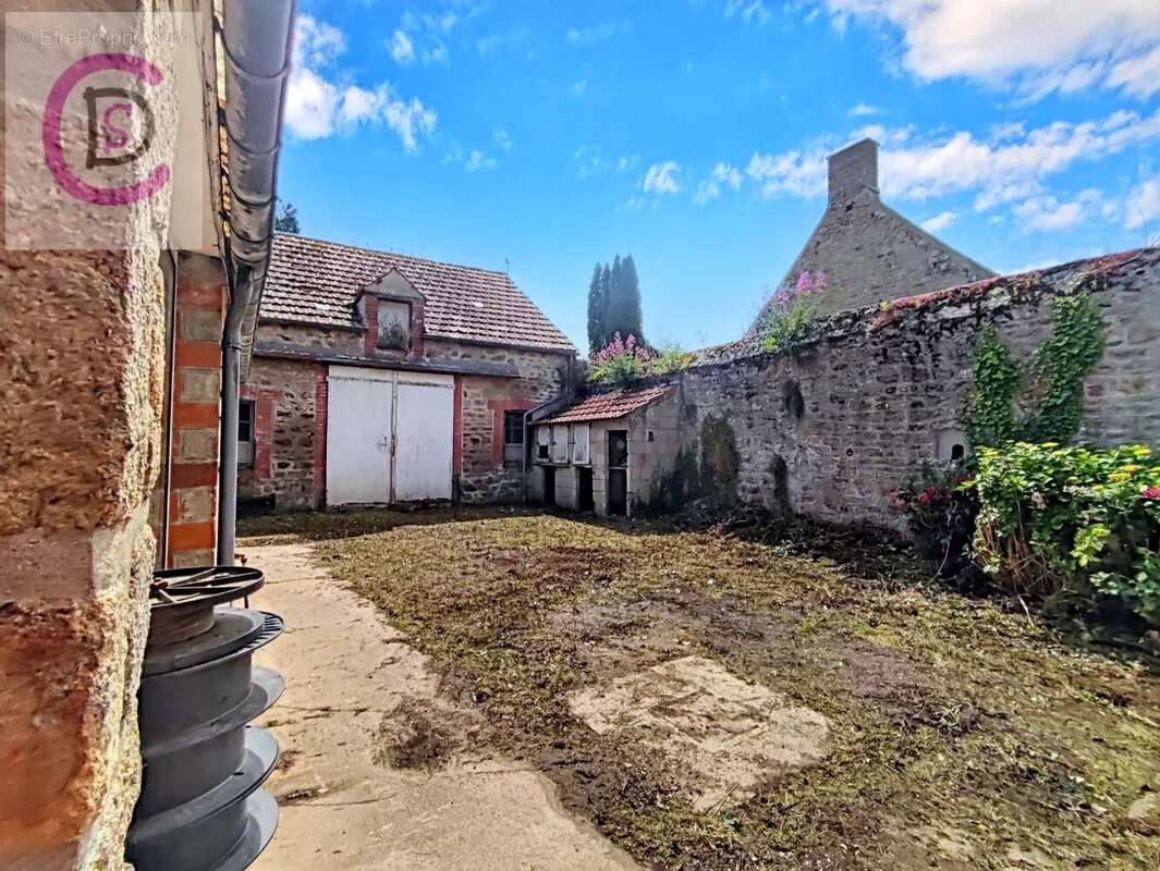 Maison à SAINT-PIERRE-EGLISE