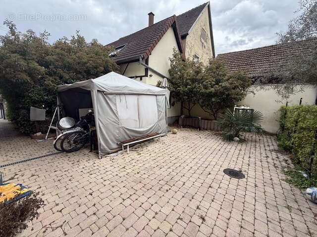 Urgent ! Baisse de prix ! Reichstett centre - Maison alsacienne mitoyenne d'un coté 147m2 avec petite cour int - photo 17