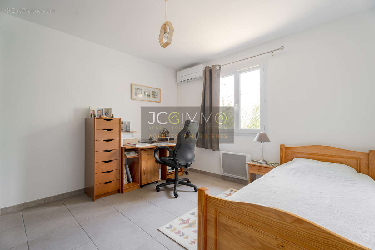 Villa de plain-pied 115m2 - 4 chambres, piscine et garage ! - photo 9
