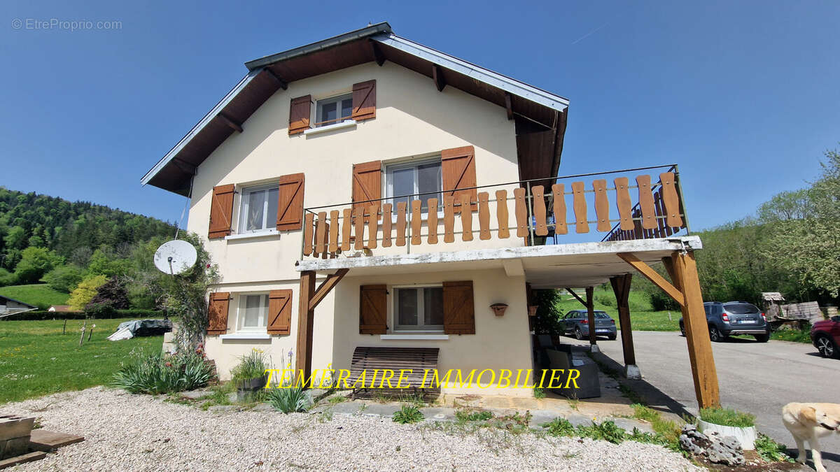 Maison à BOURG-DE-SIROD