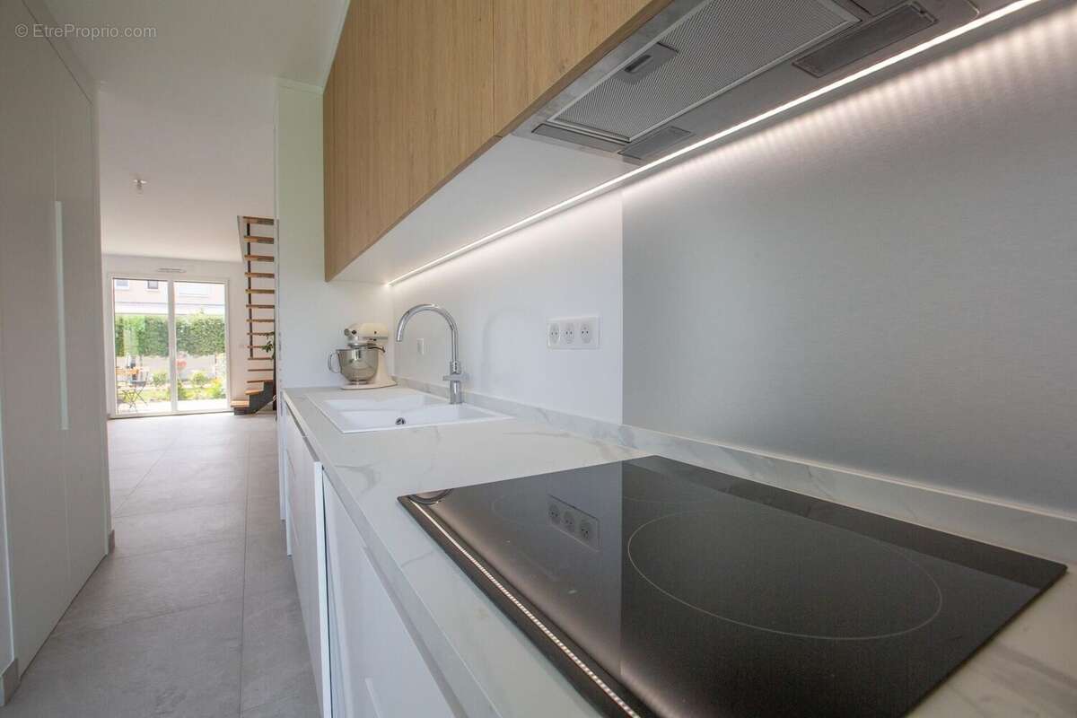 Photo 8 - Maison à LE MESNIL-SAINT-DENIS