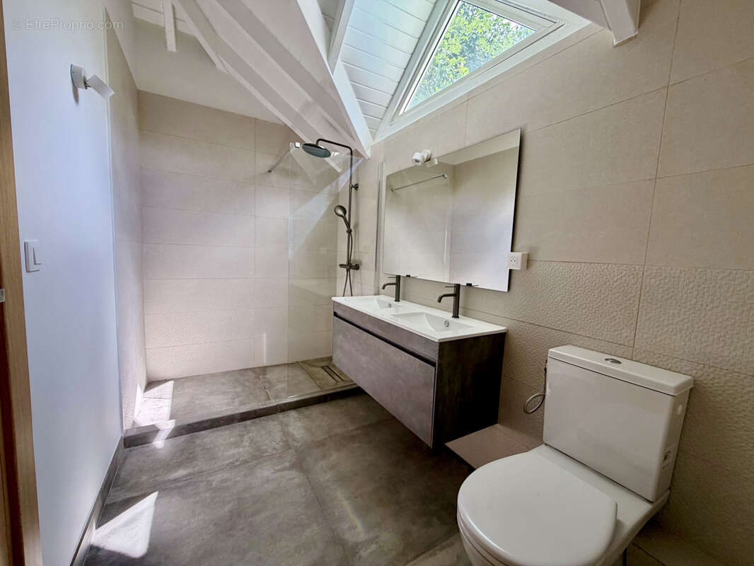 Maison T4 - 108 m2 - Baie Orientale - photo 9
