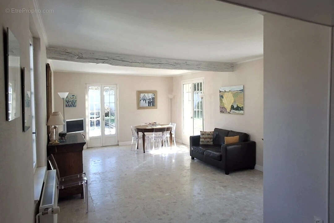 Maison à FLEURY-LA-VALLEE