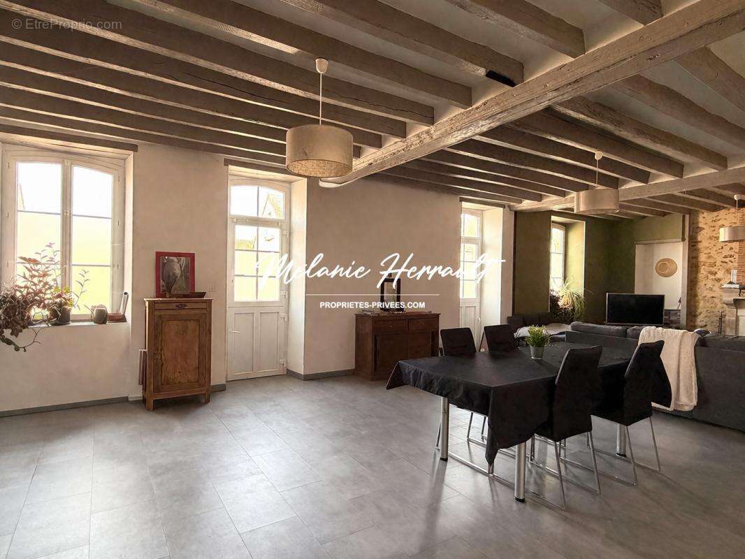 Maison semi-mitoyenne - 5 chambres - Neuville sur Sarthe (72190) - photo 2