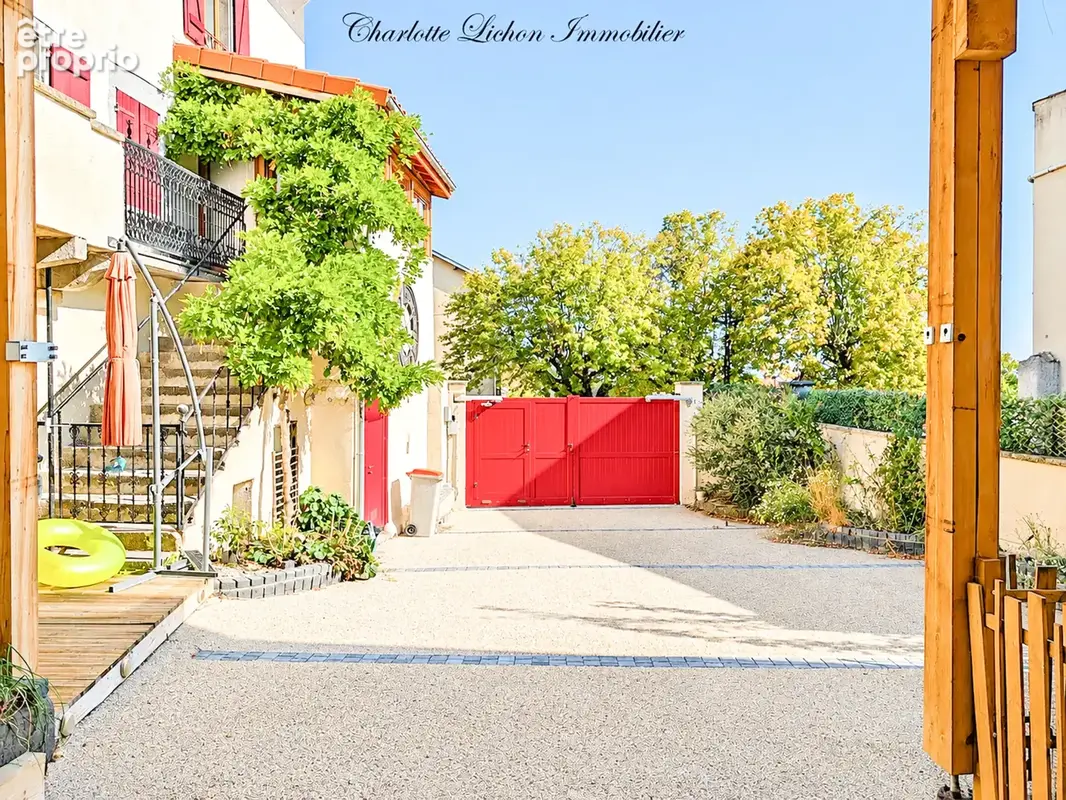 Maison 4 chambres - garage - picine intérieure - jacuzzi - sauna - salle de cinéma - appartement et studio iné - photo 2