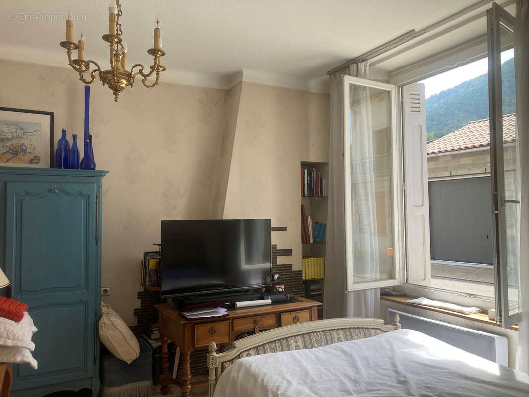 Axat, maison 3 chambres, grand séjour, terrasse, véranda, garage. - photo 12