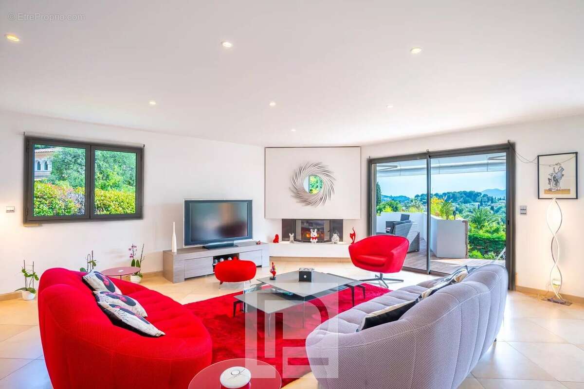 MOUGINS - Villa contemporaine avec vue Panoramique - photo 4