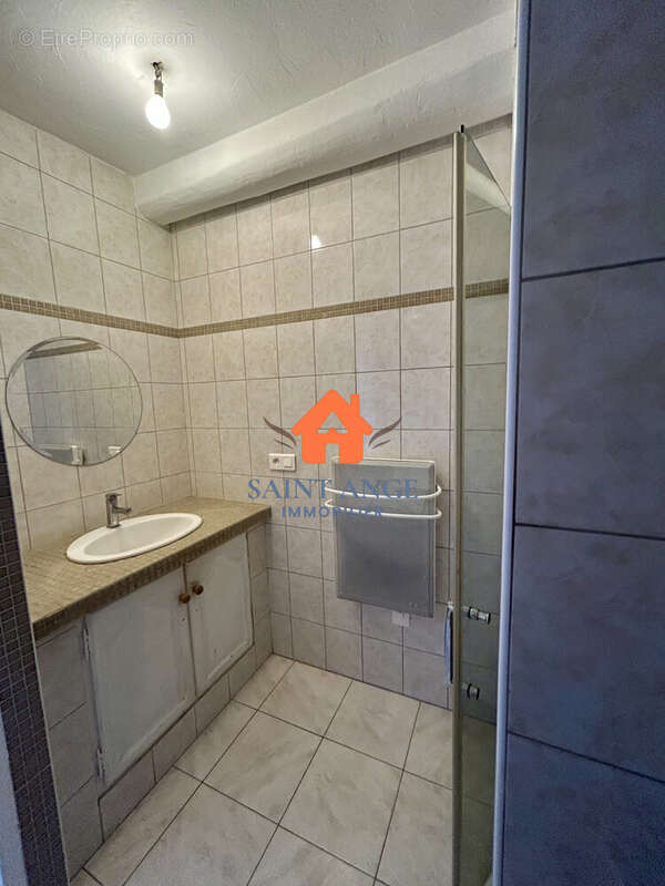Appartement à COLLOBRIERES