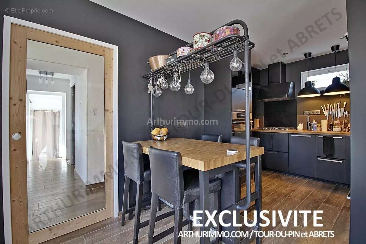 Maison à LA TOUR-DU-PIN