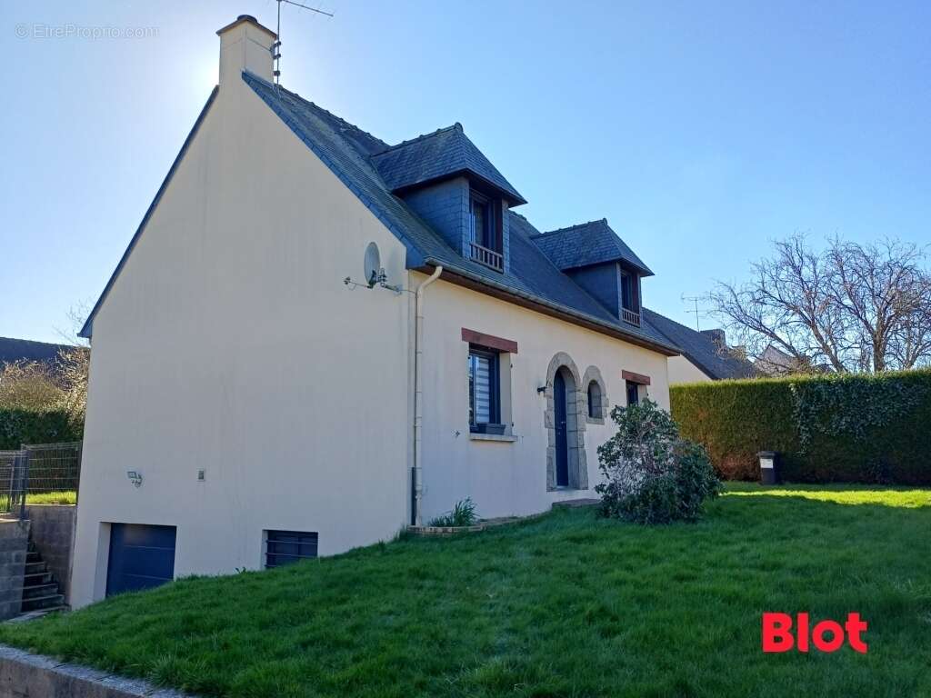 Maison à DOMAGNE