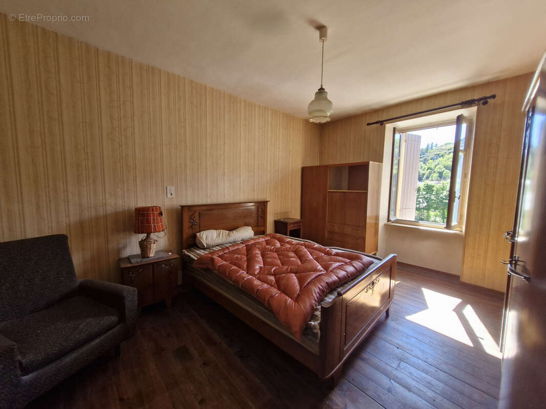 Maison à MURAT-SUR-VEBRE