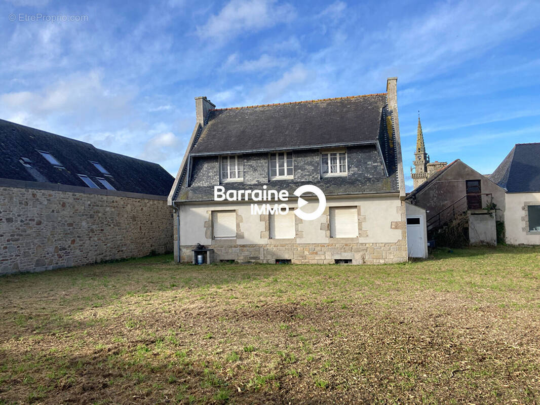 Maison à PLOUGOULM
