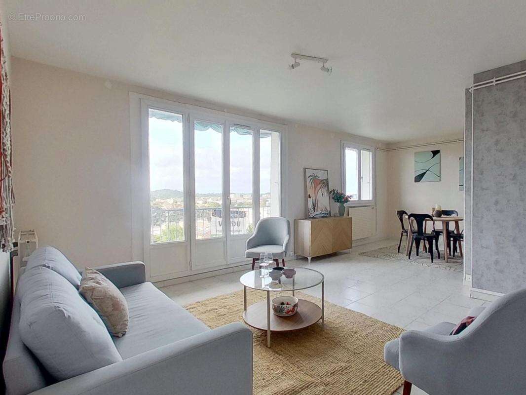 Appartement à MEYZIEU