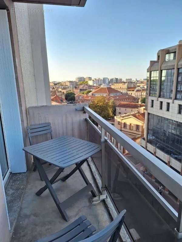 TOULOUSE - PLACE DUPUY : Magnifique T2 rénové en 2023 au 6ème étage avec ascenseur, balcon et cave - photo 4