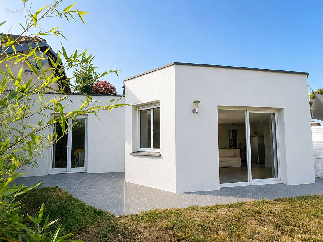Maison à SAUVAGNON