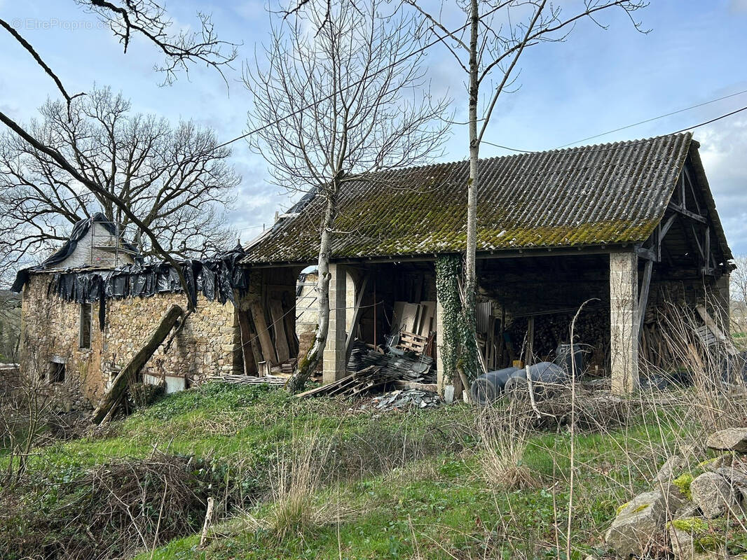 Maison à SALLES-COURBATIES