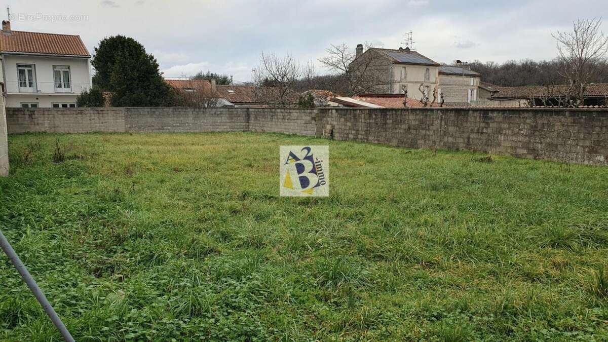 Terrain à ANGOULEME