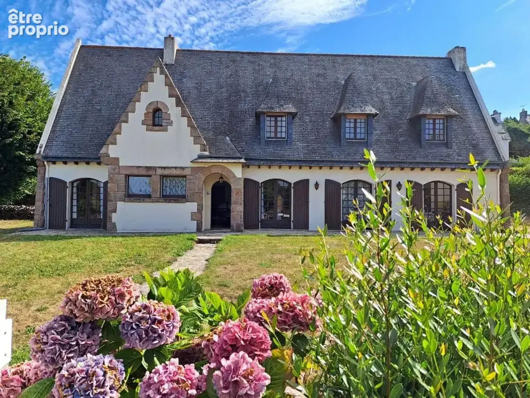 Maison à LA ROCHE-DERRIEN