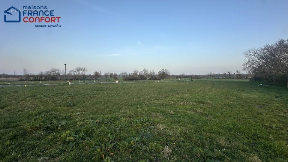 Terrain à LES VEYS