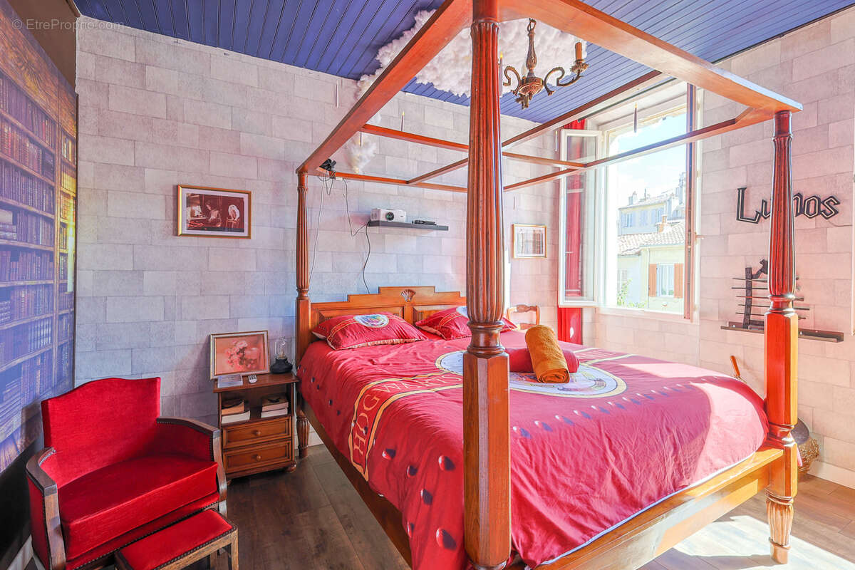 Appartement à MARSEILLE-5E