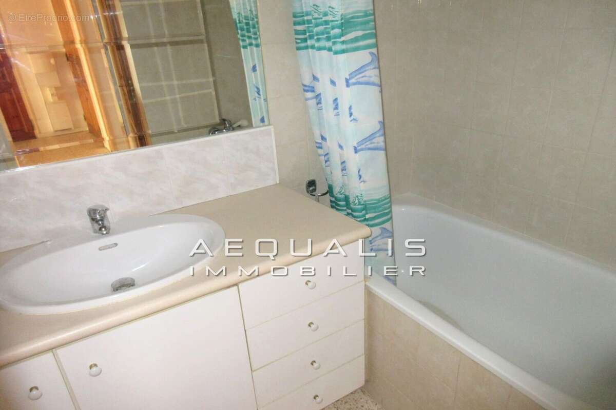 Appartement à SAINT-LAURENT-DU-VAR