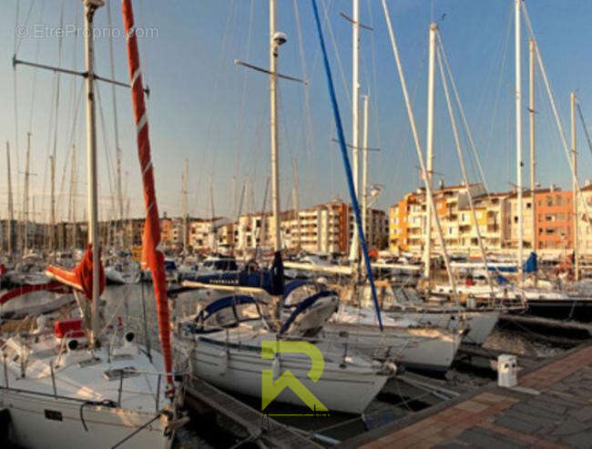Commerce à AGDE