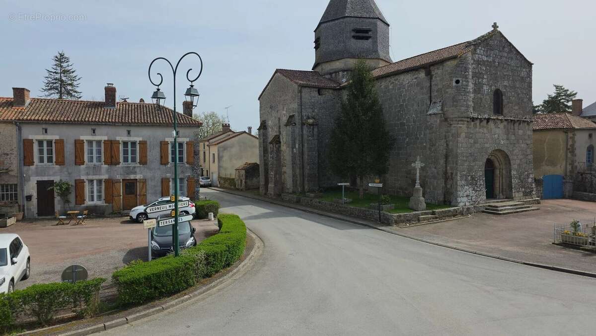 Maison à AZAT-LE-RIS