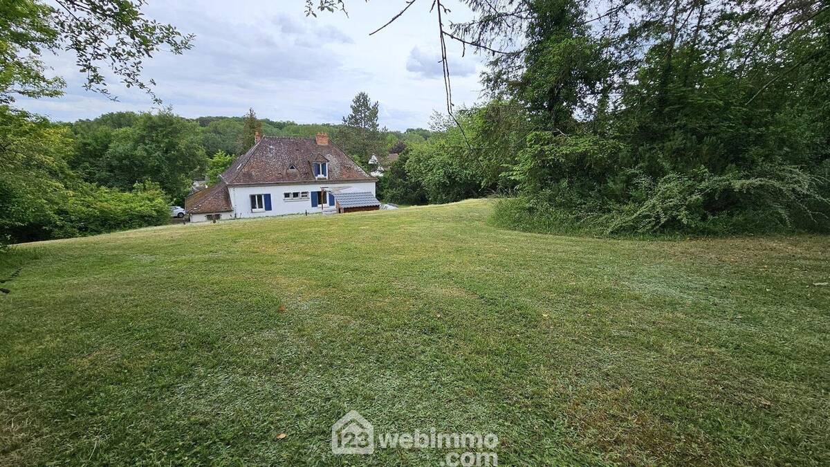 Venez visiter cette belle maison de 140 m² sur un terrain de 3967 m². - Maison à MALESHERBES
